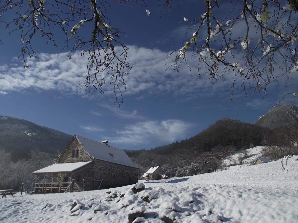 Les Chalets De La Foret D'Issaux Osse-en-Aspe Exteriér fotografie