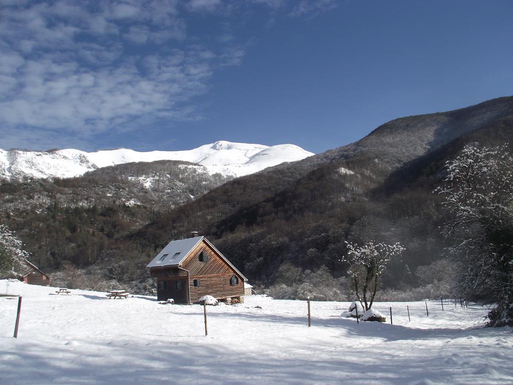 Les Chalets De La Foret D'Issaux Osse-en-Aspe Exteriér fotografie